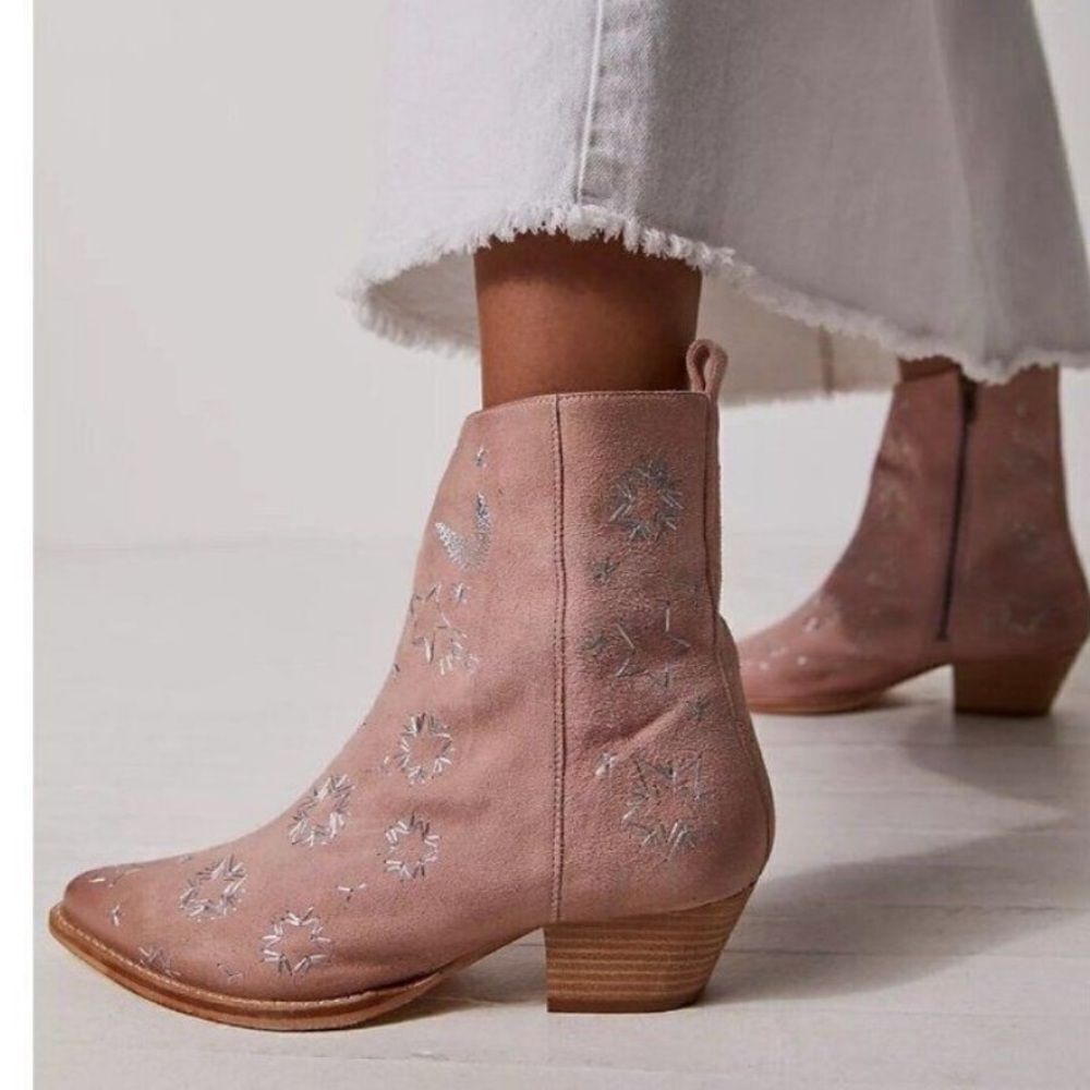 Free People Suede Embroidered Bowers Boots In Perfect‎ Pink Size 7.5 (38) NIB